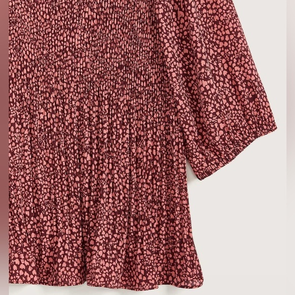 4X Printed Heart Blouse with Swingy Pleats from the In Every Story line at PENN - Picture 5 of 17